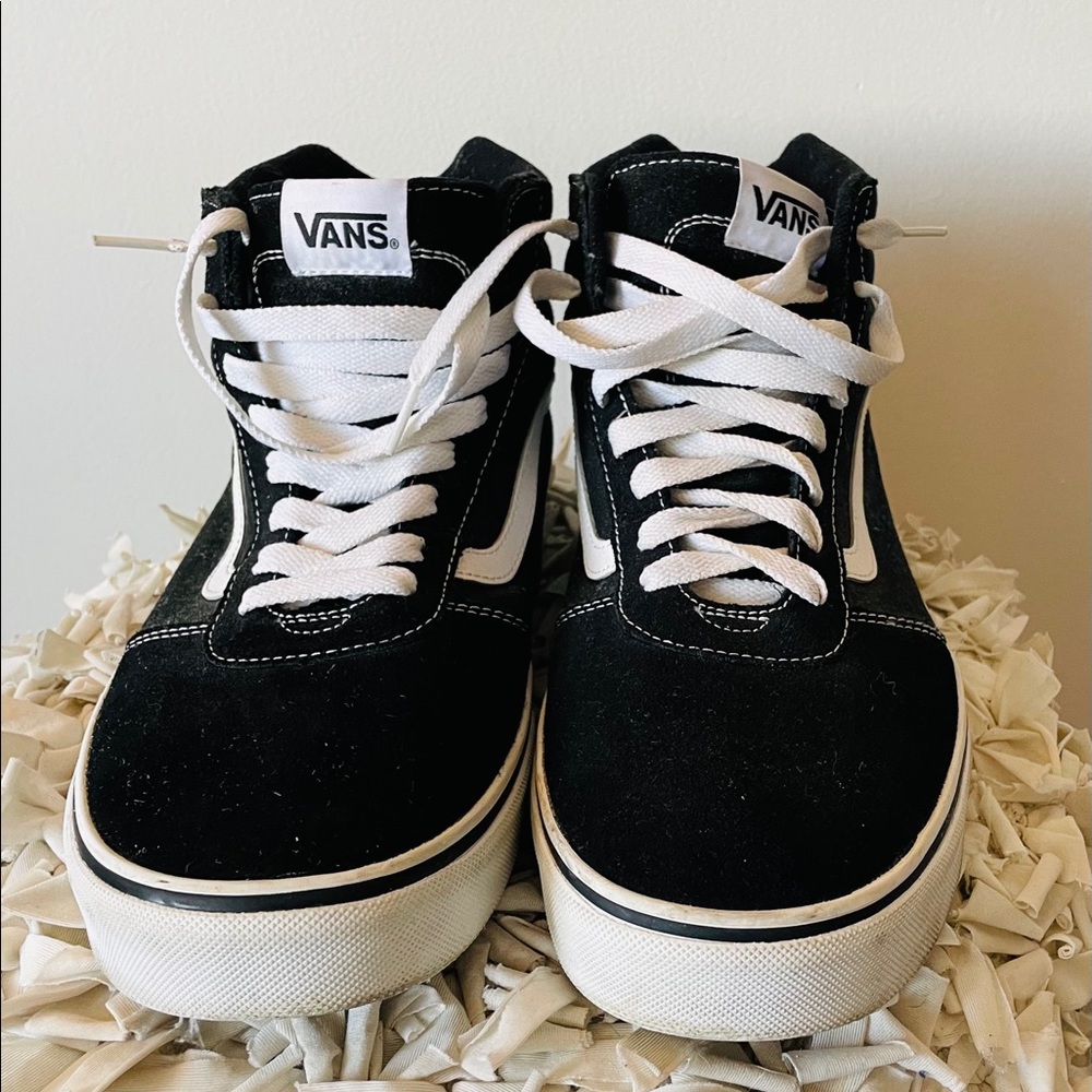 Men’s high top vans! Gently used